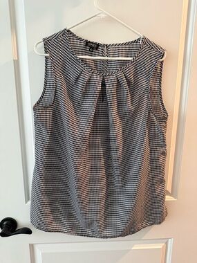 Jones New York Black and White Houndstooth Sleeveless Pleated Neck Top